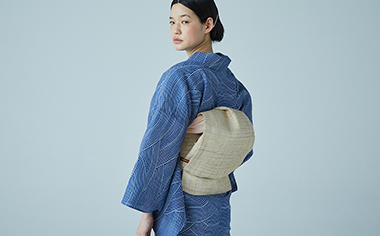 Adult yukata with waterside motifs overflowing with a cooling feel