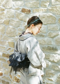 ヒロナ✺正絹 単衣 縦暈し 手縫い仕立て 小紋 着物 A2726 ヒロナ様専用✺正絹 単衣 縦暈し 手縫い仕立て 小紋 着物 A2726